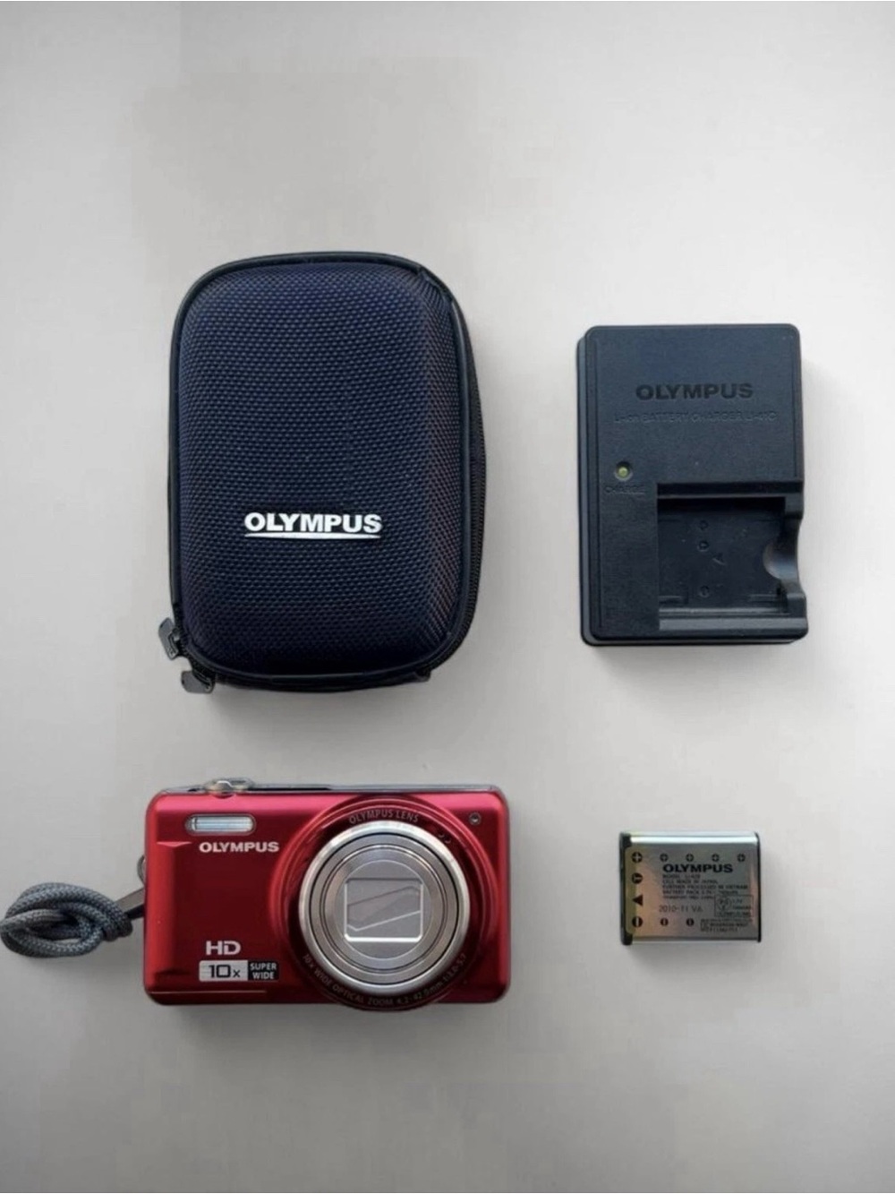 Olympus VR-310 red camera w
Battery, Case, Charger tested fully functional